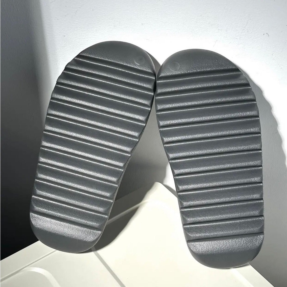 NWT yeezy slide Fashion EVA slippers sandal shoes unisex sneakers black - Picture 3 of 3